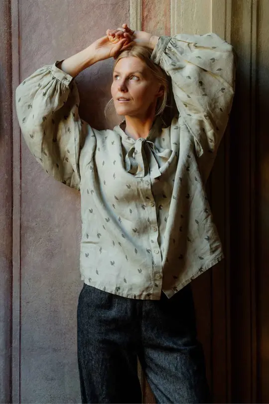 Clementine – Linen Shirt with Bow-Tie Collar