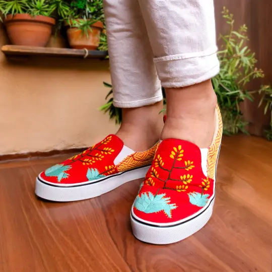 Mazorca Embroidered Sneakers
