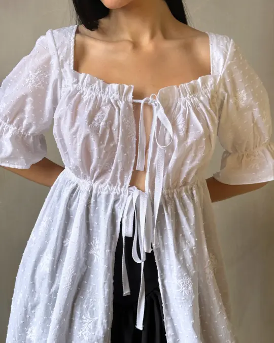 Chemise de la Reine Duster in white broderie
