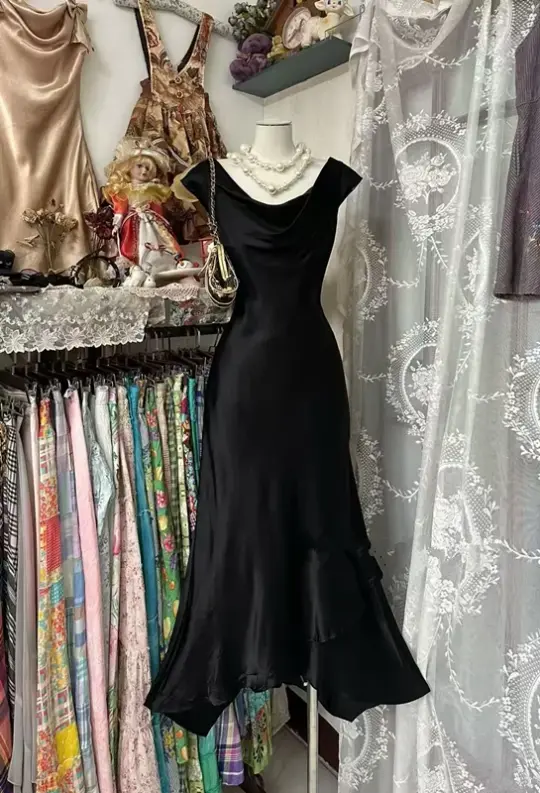 Black sleeveless halter neck, fitted waist, fishtail long ball gown R7516