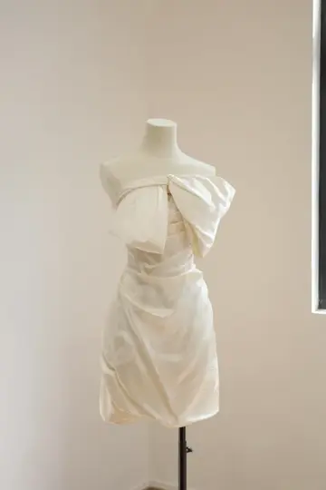 Off-white strapless fitted satin short ball gown, bridal dress R8552