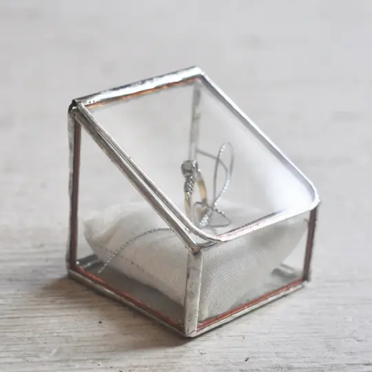 Lidded Ring Box, single display