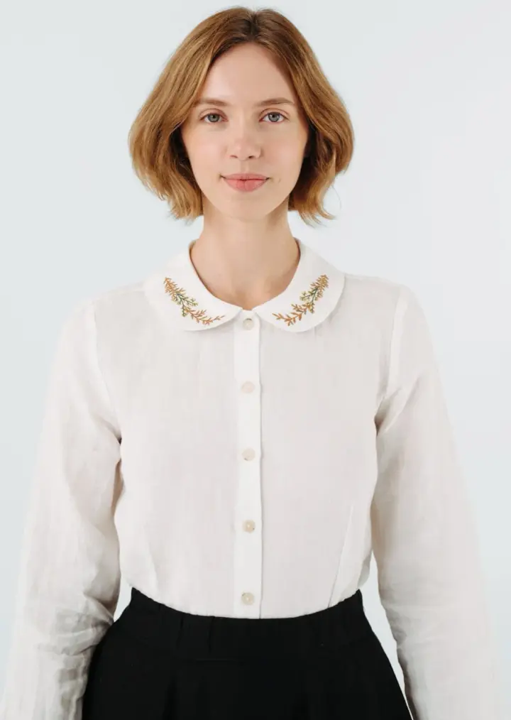 Classic – Linen Shirt with Embroidered Collar