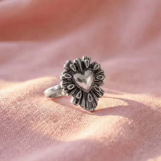 Sterling Silver Sparkle Corazón Sagrado Ring