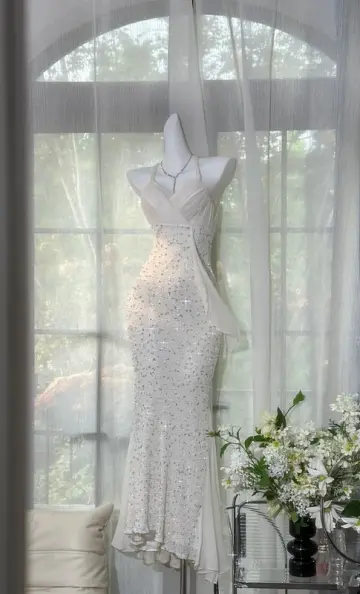 White halter-neck fitted bodycon long ball gown R7609