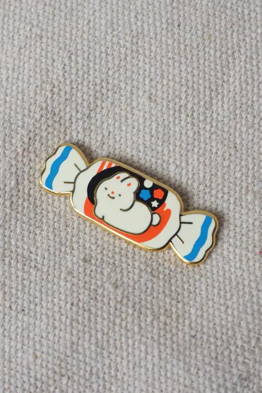 Natamori White Rabbit Pin