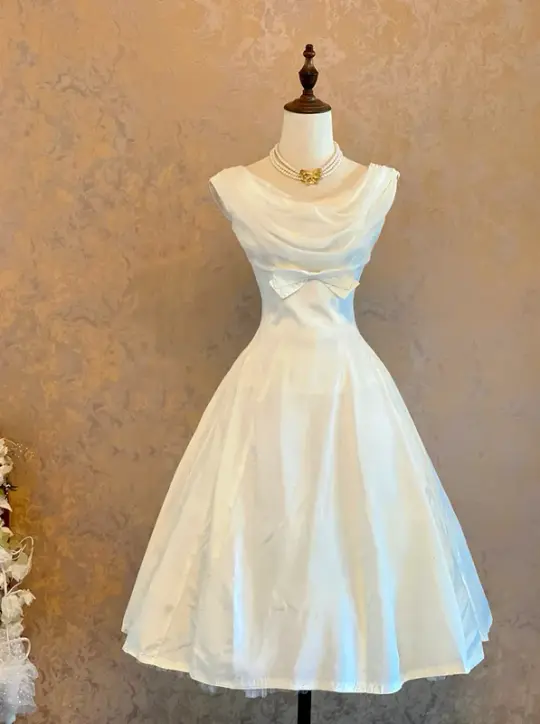 White Prom Dress with Sleeveless Design, Draped Collar, Fitted Waist, Slim Fit and A-Line Skirt; Bridal Gown R7316