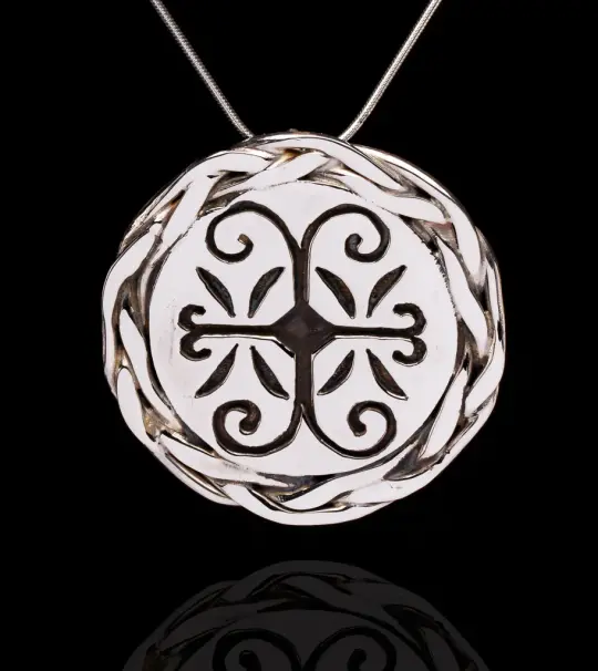 Wolastokiyik skicinuwihq,  people of the beautiful river, braided pendant