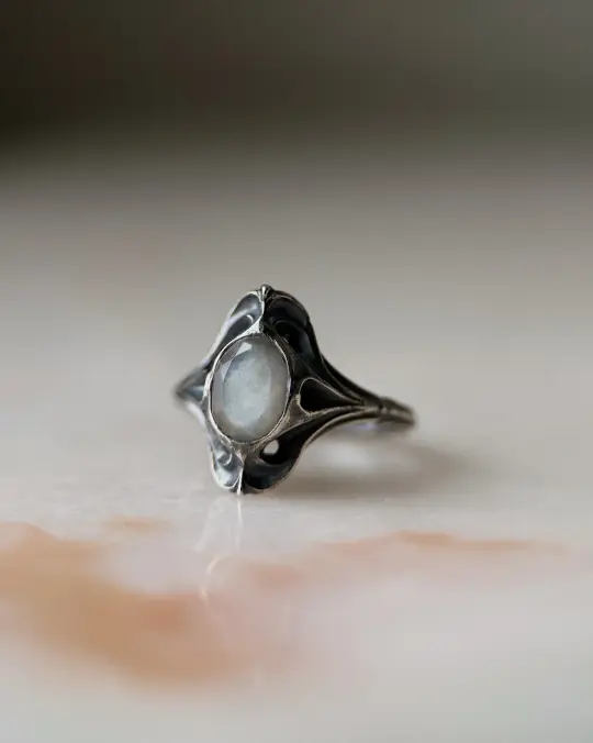 Navis // 6x8mm Grey Moonstone // 6