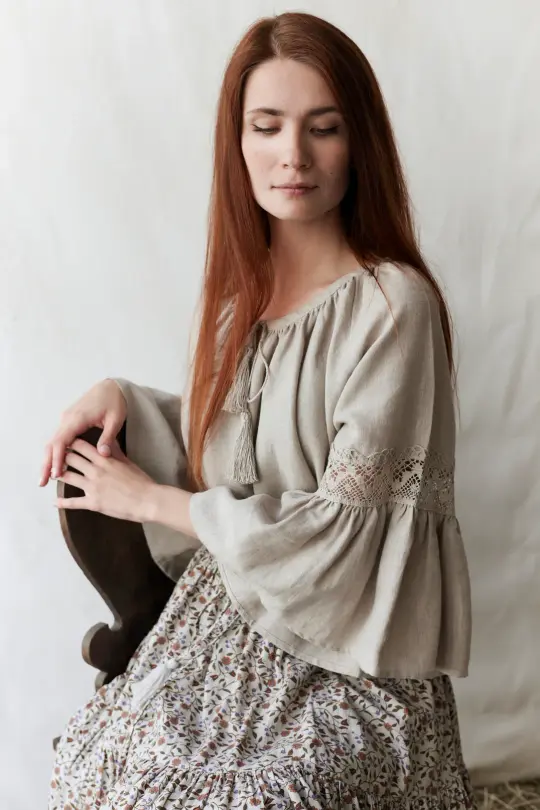 Haut "Svetlana" en lin naturel et dentelle de lin
