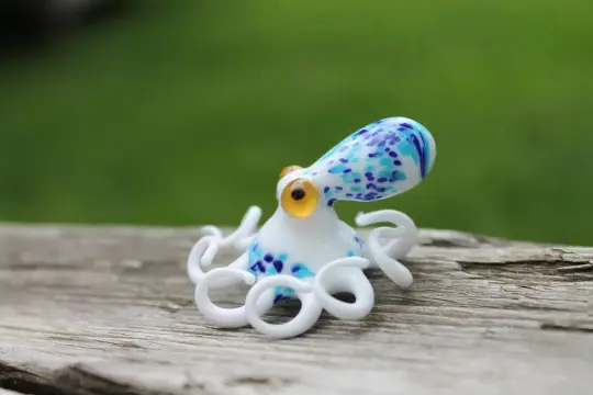 White & Blue Glass Octopus Figurine – Small Blown Lampwork Kraken – Miniature Sea Animal – Nautical Ocean Decor – Unique Gift Idea