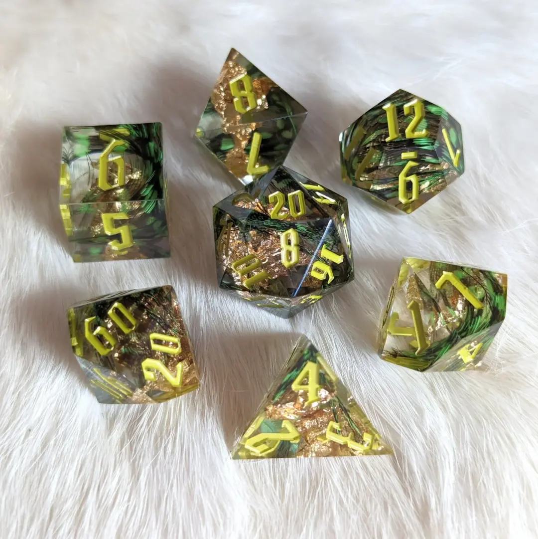 Green Feather Sharp Edge Dice Set – 7-Piece Gold Foil Fantasy Font DnD Dice