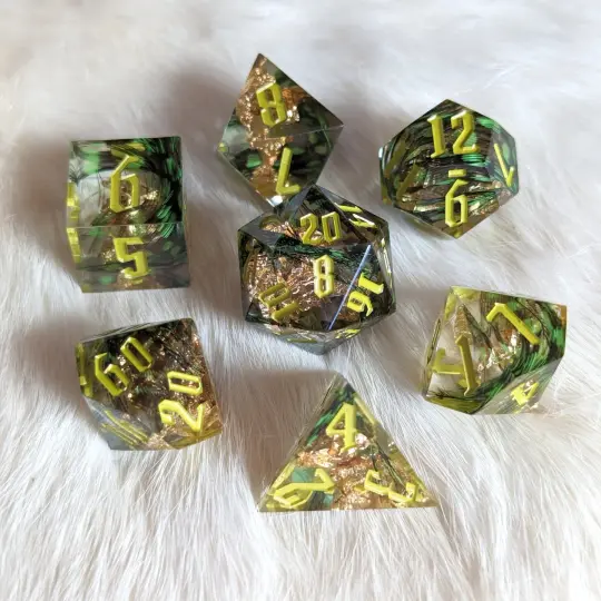 Green Feather Sharp Edge Dice Set – 7-Piece Gold Foil Fantasy Font DnD Dice