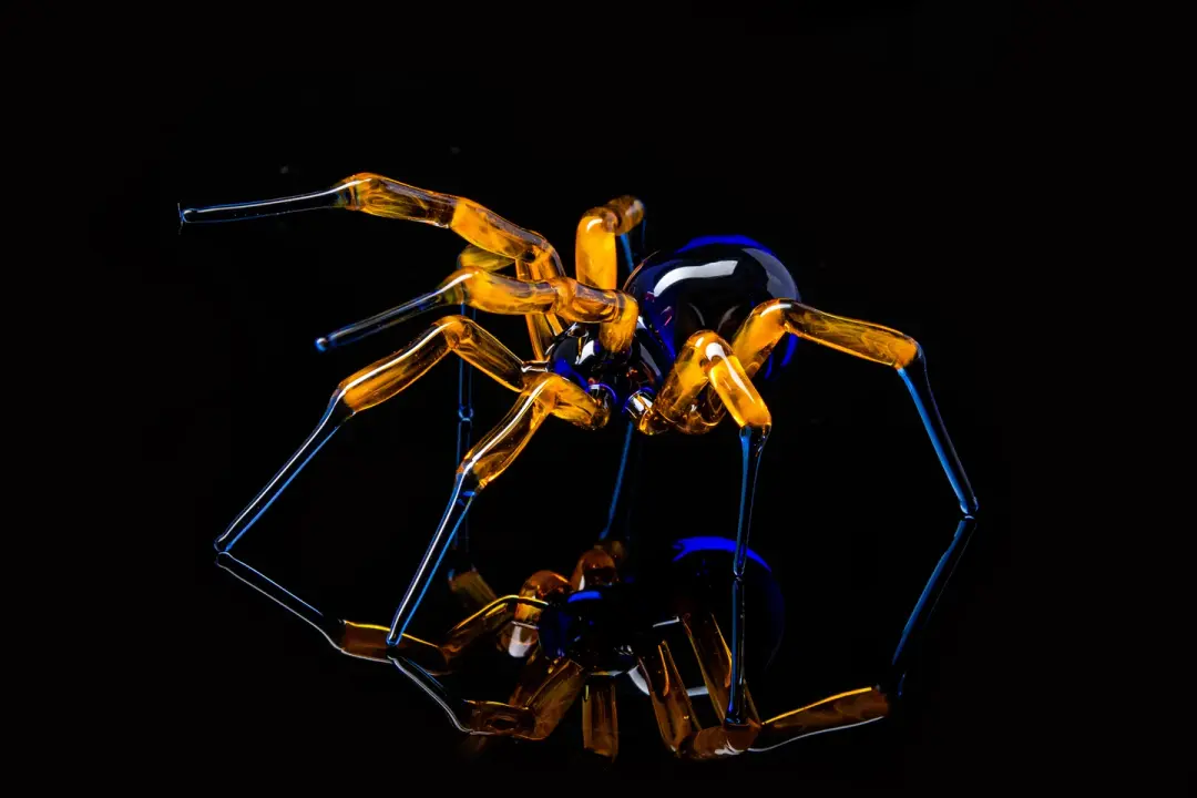 Dual-Tone Blue And Orange Glass Spider Figurine For Collection
