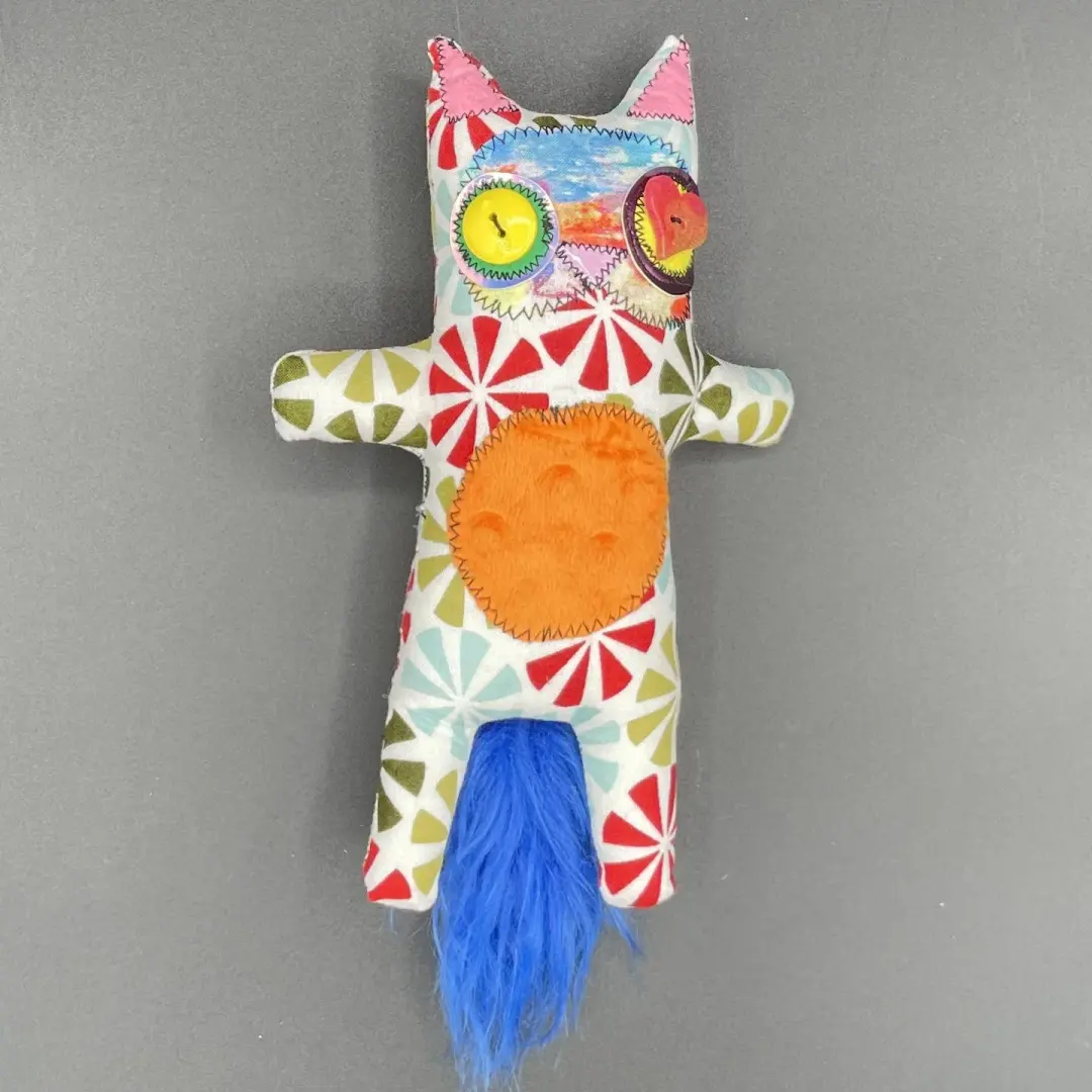 Starlite Mint - A Purrfectly Loveable Compact Cat