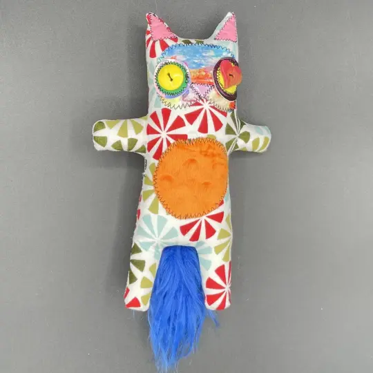 Starlite Mint - A Purrfectly Loveable Compact Cat