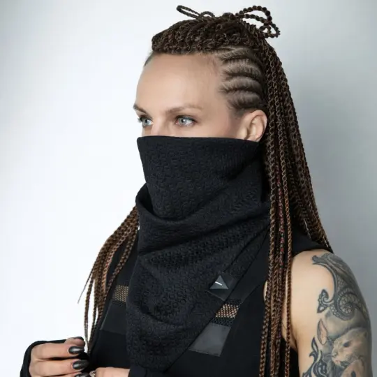 SC2 Q8 Black infinity scarf