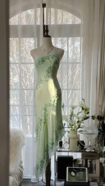 Light green one-shoulder halter-neck fitted waist slim-fit long ball gown with irregular hem R7691