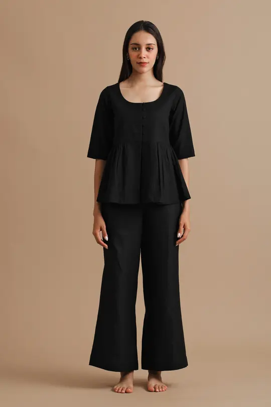 Floating in the air – Buttoned top with open front