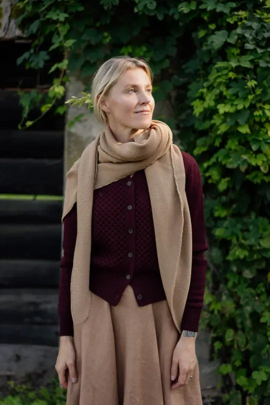 Elaine – Soft Triangular Scarf in Merino Wool