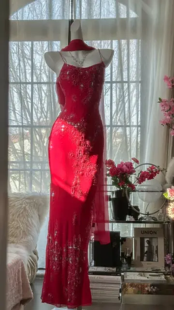 Pink halter-neck fitted long ball gown R7683
