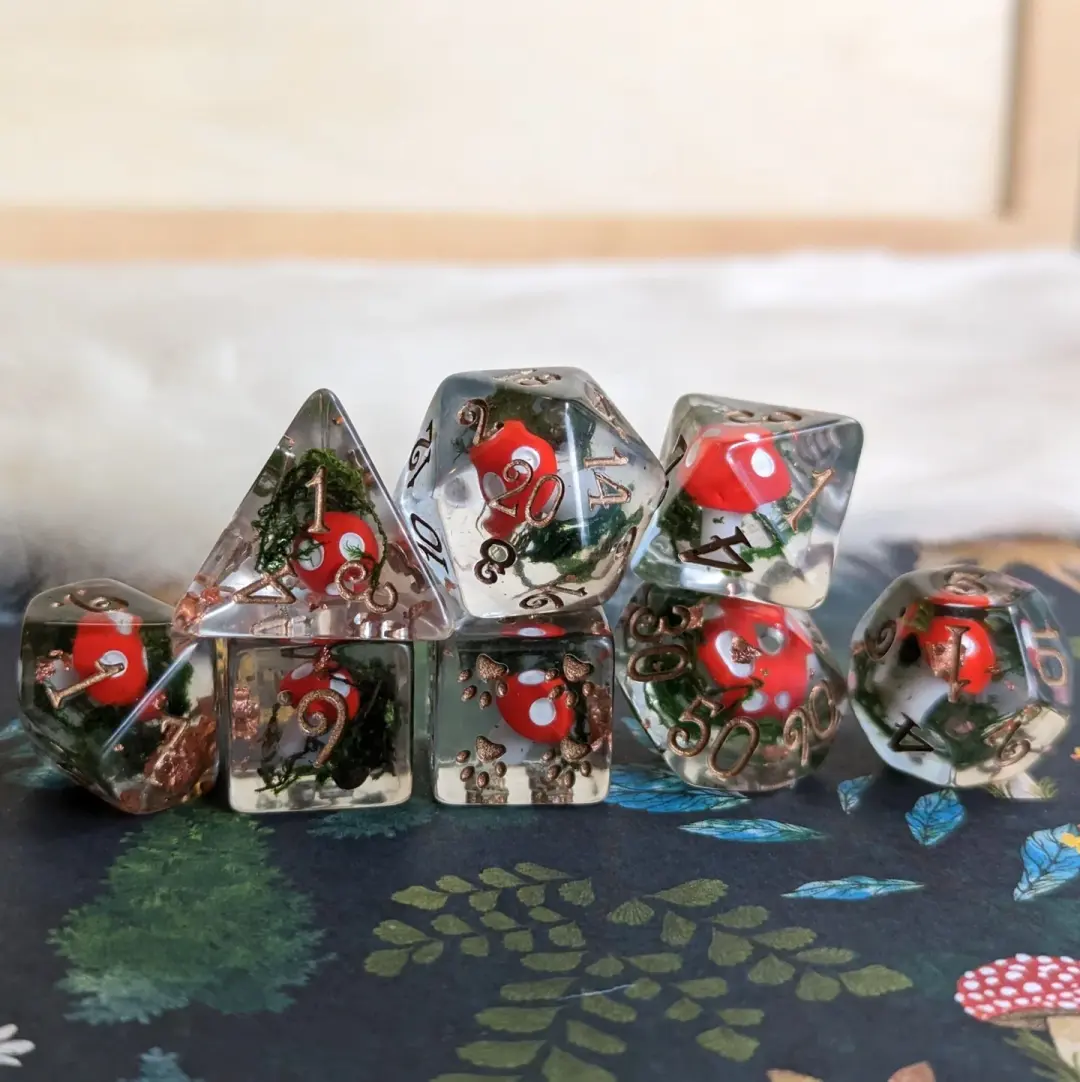 Amanita Mushrooms and Moss Dice Set – 8-Piece Forest DnD Dice | Fennek & Finch