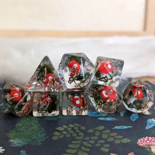 Amanita Mushrooms and Moss Dice Set – 8-Piece Forest DnD Dice | Fennek & Finch