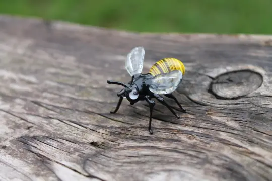 Light Yellow Glass Bee Figurine With Transparent Wings 1.4 Inches