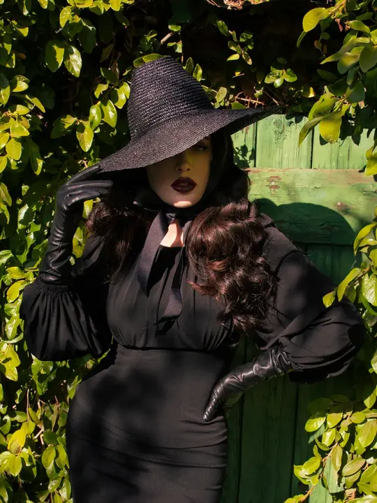 Cottage Witch Hat in Black