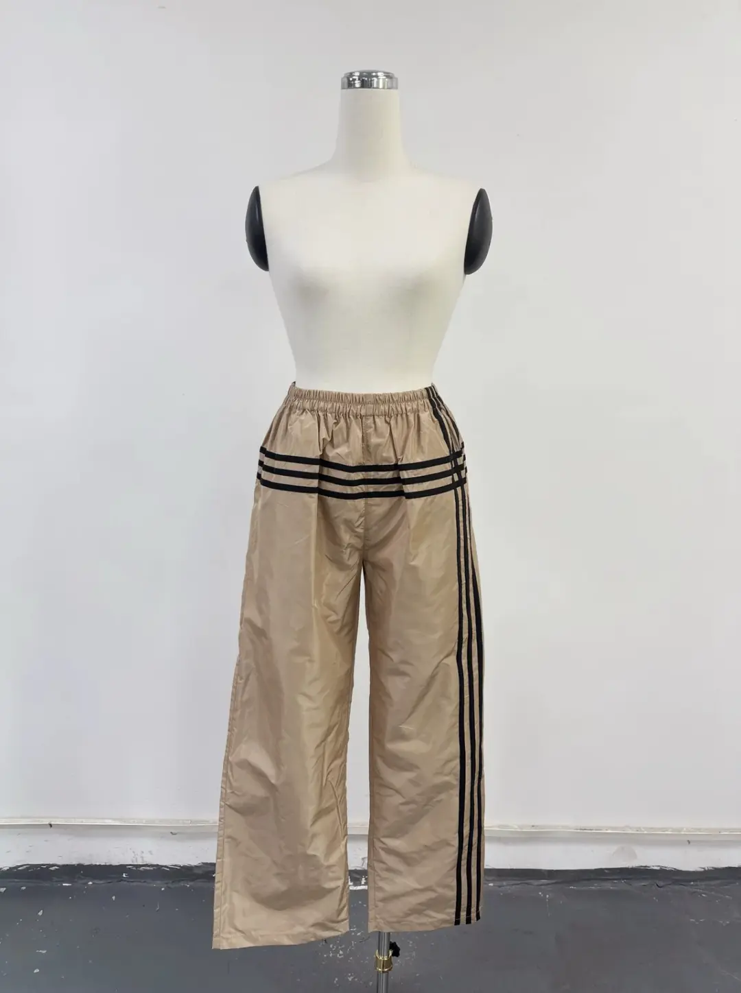 SAMPLE #441 - S Nylon Training Pants - Khaki / Black