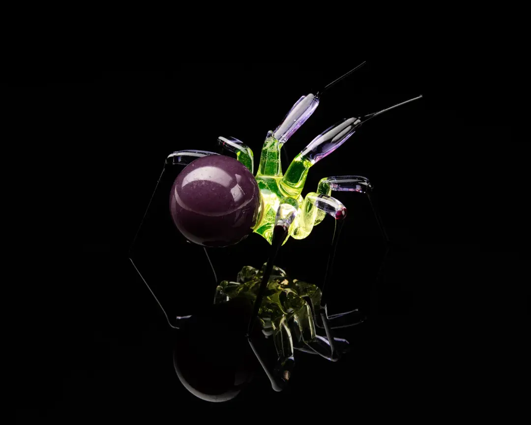 Purple Green Black Uranium Glass Spider Figurine – Miniature Insect – Sci-Fi Glow in the Dark Sculpture – Handmade Lampwork