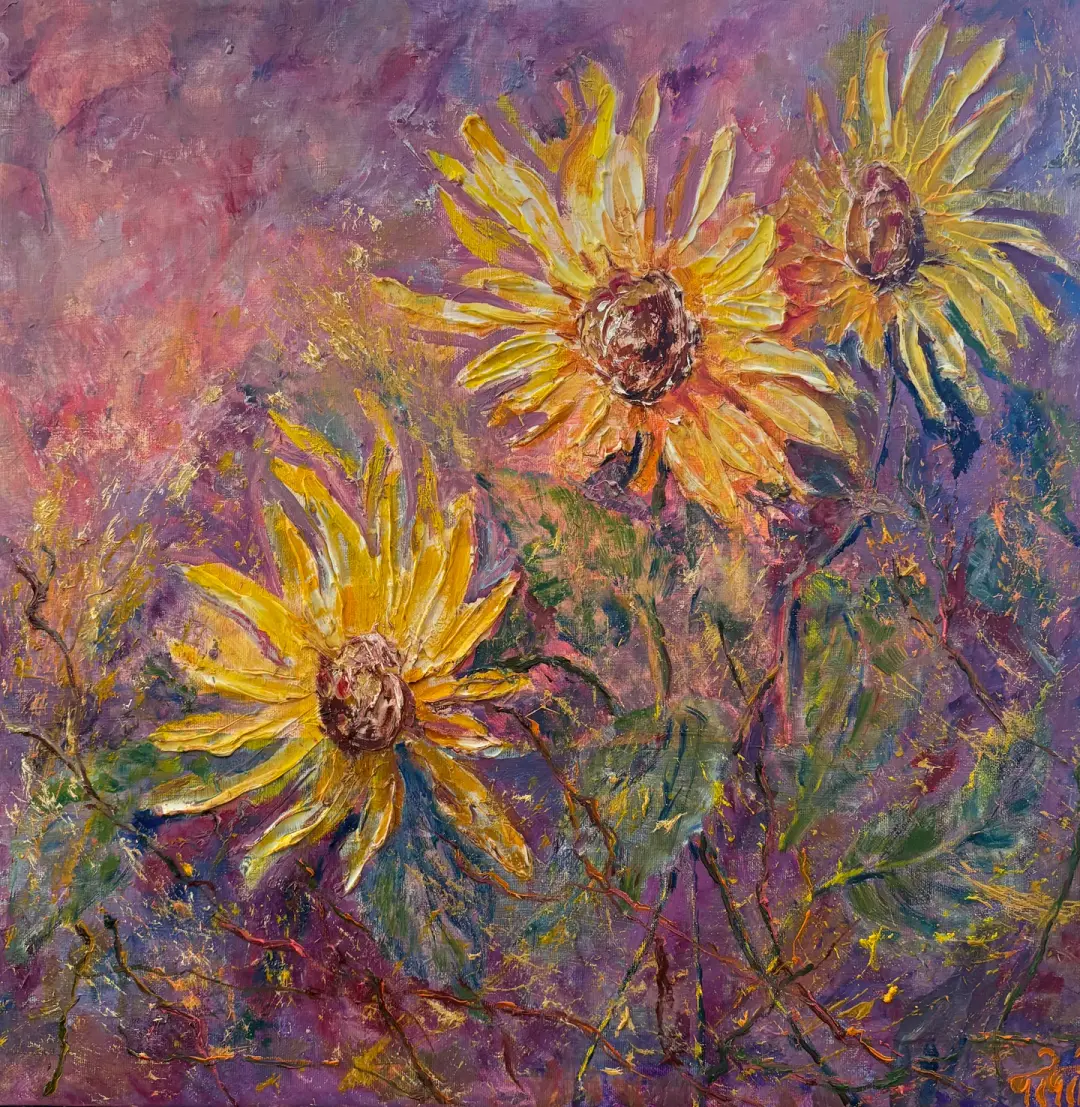 Essence of Bloom: Golden Resonance