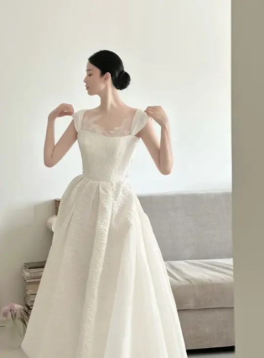 White spaghetti strap, waist-cinched, slim-fit, full-skirt prom dress, wedding dress R7959