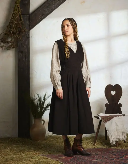 Robe-chasuble 'Yana' en velours côtelé noire