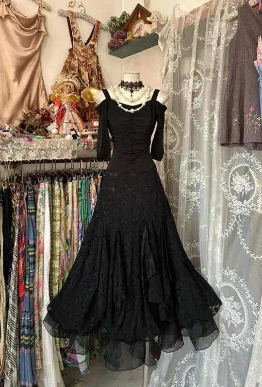Black off-the-shoulder lace maxi dress, fitted waist ball gown R6325