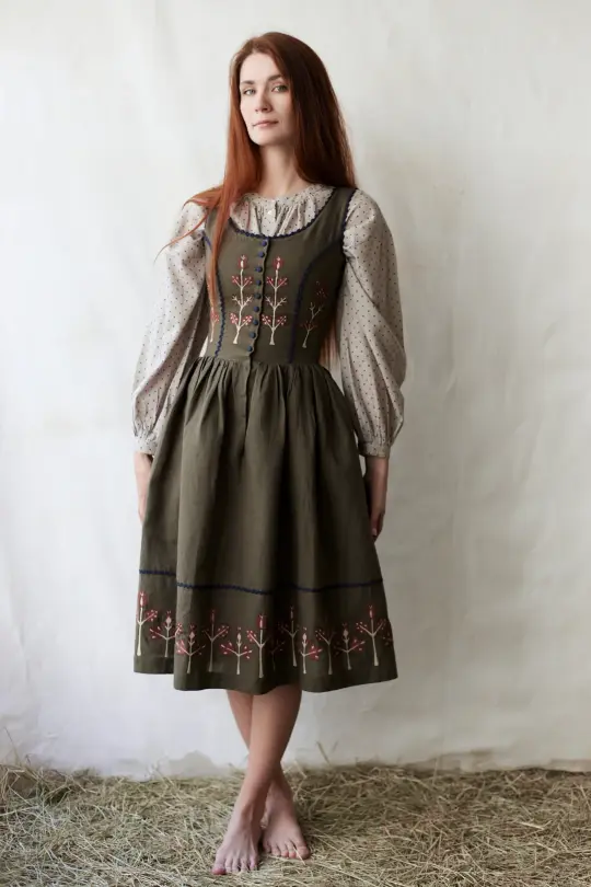 Robe 'Tilda' en lin vert mousse brodé tulipes rouille
