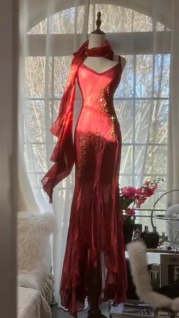 Red halter-neck fitted bodycon long ball gown R7685