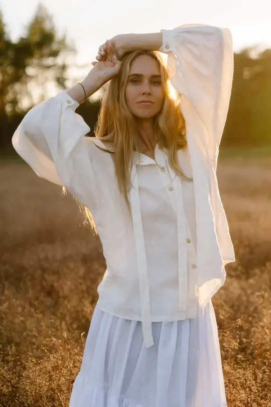 Clementine – Linen Shirt with Bow-Tie Collar