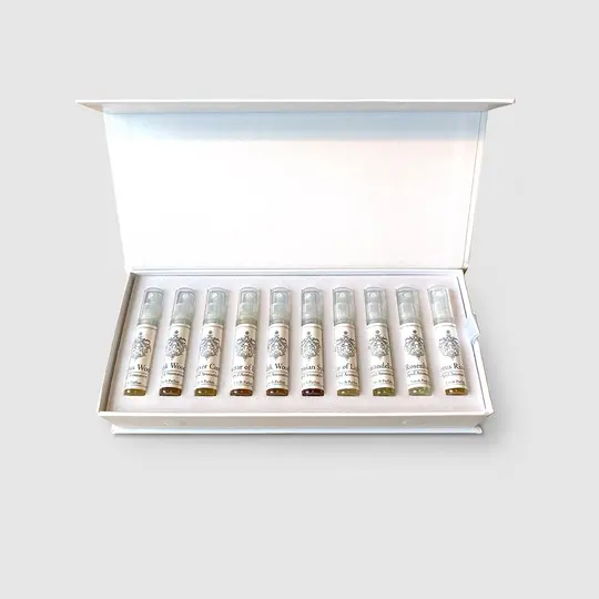 Deluxe Sample Set — botanical perfume samples á 2,5ml this deluxe sample kit contains 10 april aromatics eau de parfums…