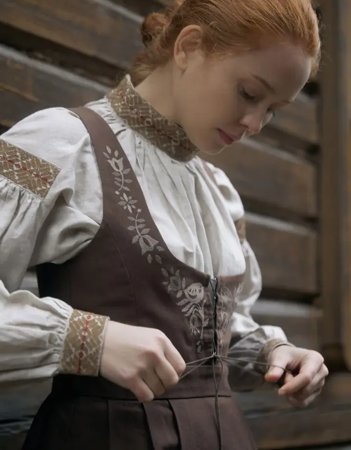 Robe brodée 'Alina' chêne foncé
