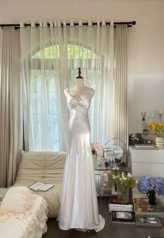 White halter-neck fitted backless sexy long ball gown R7766