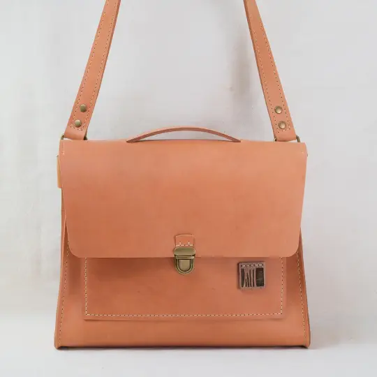 Osaka Sling in natural