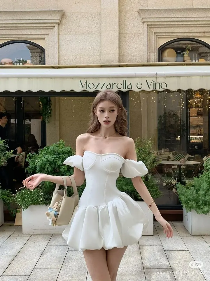 White gentle and cute one-shoulder neckline waist princess skirt homecoming dress R3620
