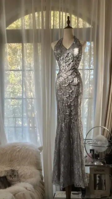 Silver halter neck, fitted waist, bodycon, sexy, high-end long ball gown R7737