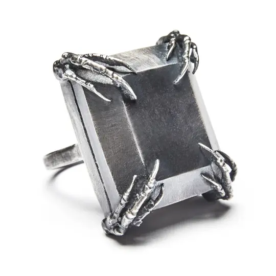 Lydia Ring.