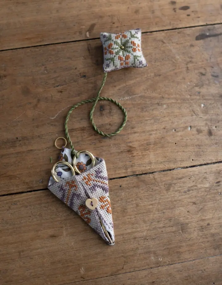 DIY kit 'Compagnon de Brodeuse avec ciseau cigogne' - Millicent crème