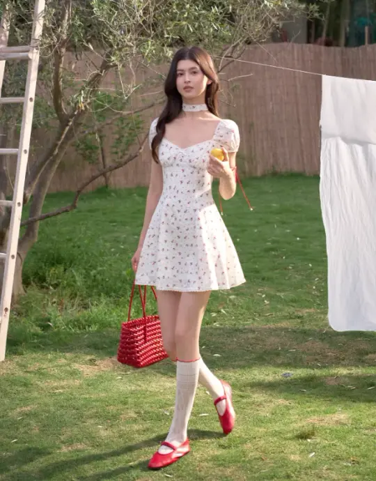 Small fresh and age-reducing floral waist dress summer playful French puff sleeve short skirt R3339