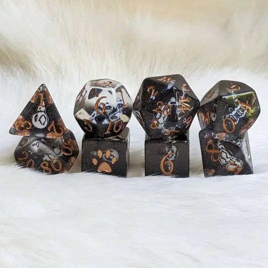 Mementos Dice Set – 8-Piece Bird Skull Raven Queen | Fennek & Finch