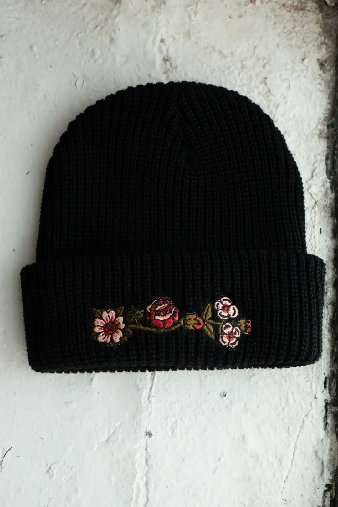 Flower Chain Shaker Stitch Beanie | Coal