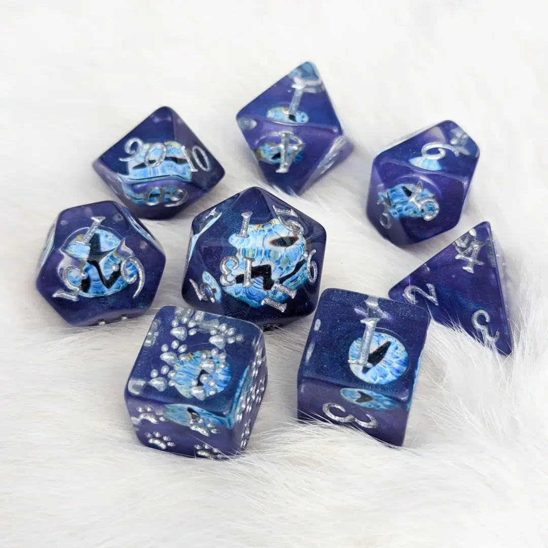 Wall of Eyes Dice Set – 8-Piece Blue Eye DnD Dice with Paw D6 | Fennek & Finch